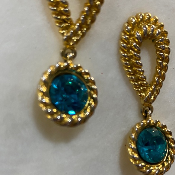 Vintage Pierced Earrings - Picture 4 of 6